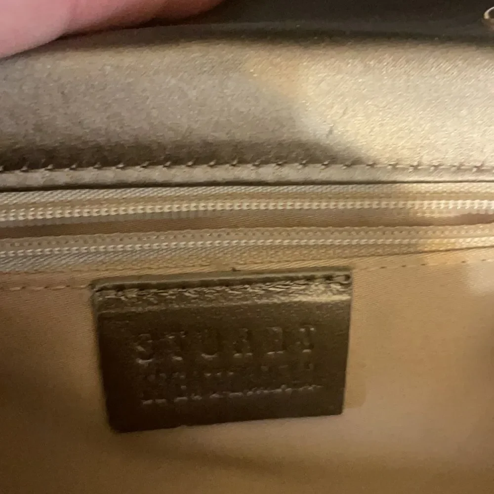 Stuart Weizmann clutch (5001)